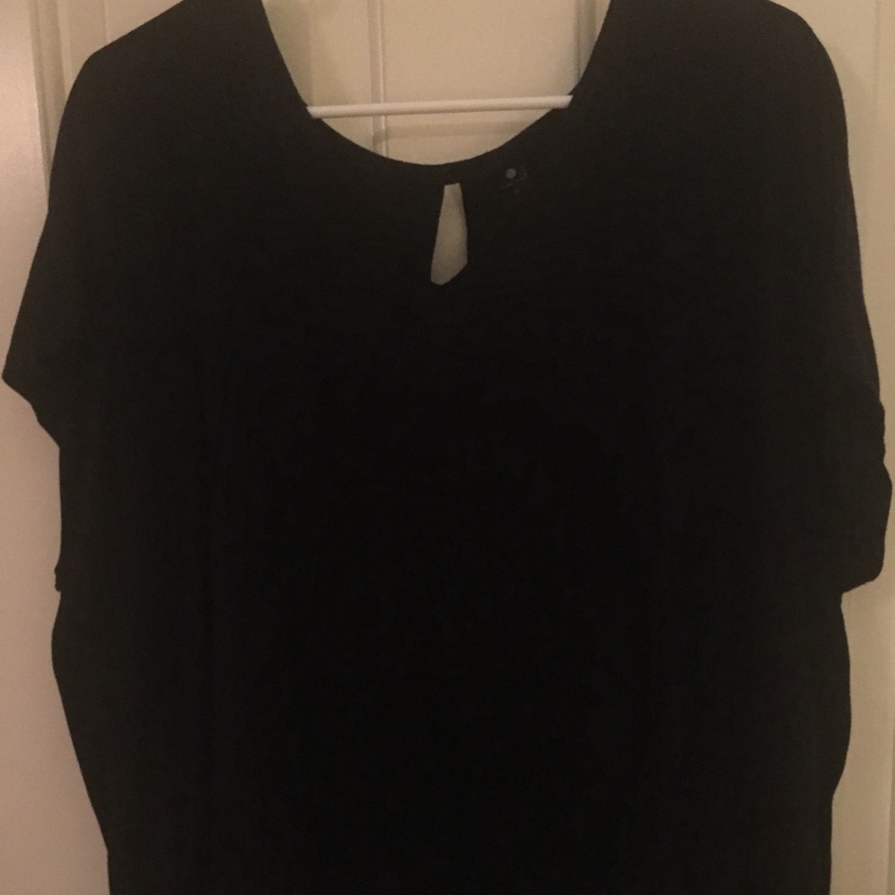 Black work out tee